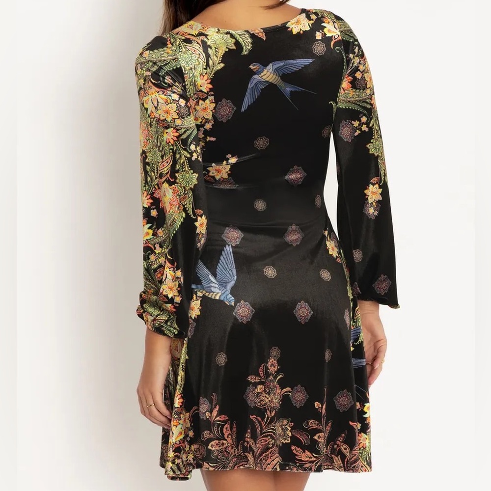 Blackmilk “WAITING IN THE WINGS VELVET BISHOP LONGLINE DRESS” Size Medium M NWT - Picture 7 of 16